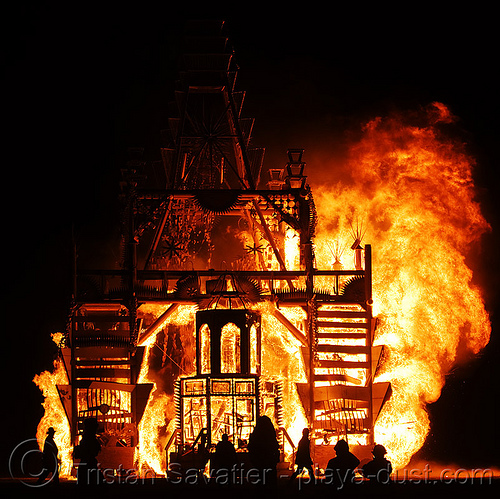 Fire - Temple burning - Basura Sagrada - burning man 2008