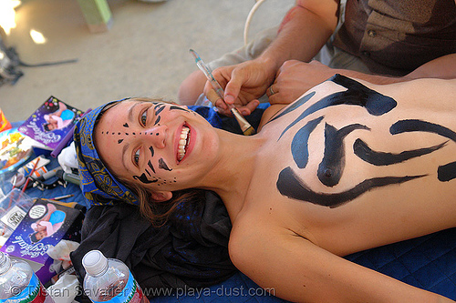 body paint - girl - burning-man 2006