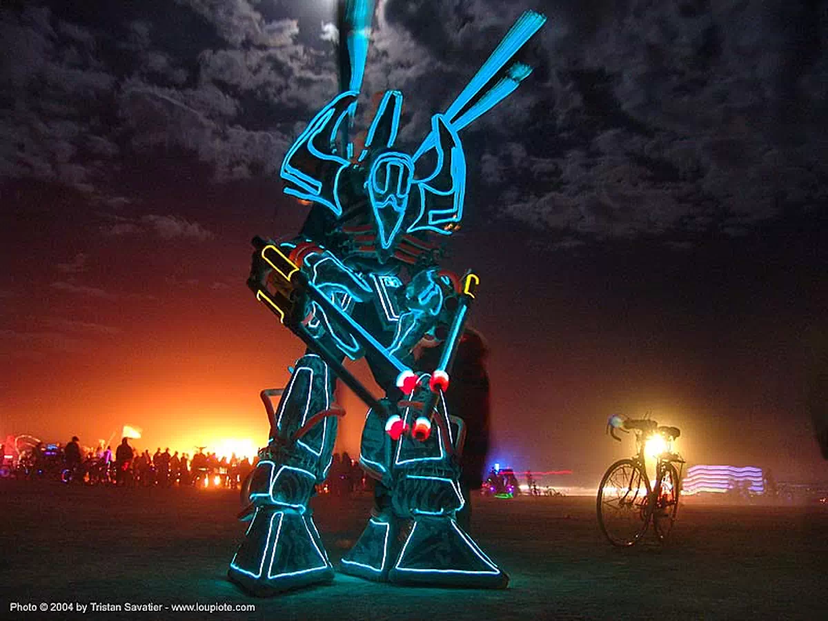 giant EL-wire robot - burning-man 2004, art, burning man festival, denis shcheglov, electroluminescent wire, night