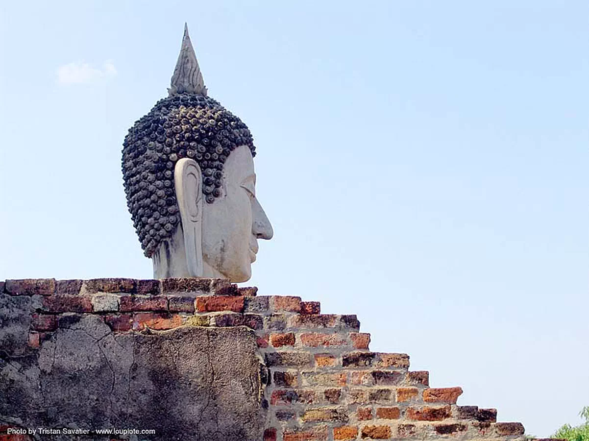 พระพุทธรูป - buddha's head - อุทยาน ประวัติศาสตร์ สุโขทัย - เมือง เก่า สุโขทัย - sukhothai - thailand, bricks, buddha image, buddha statue, buddhism, buddhist temple, sculpture, wall, wat, ประเทศไทย, พระพุทธรูป, อุทยาน ประวัติศาสตร์ สุโขทัย, เมือง เก่า สุโขทัย, stock photo