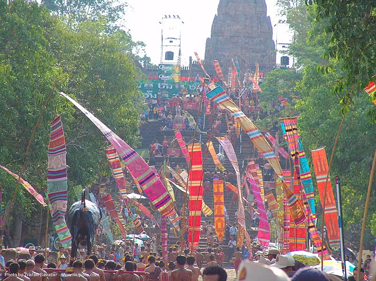 ปราสาทหินพนมรุ้ง - phanom rung festival - thailand, banners, procession, ประเทศไทย, ปราสาทหินพนมรุ้ง
