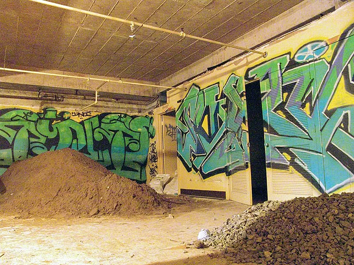 basement - graffiti - abandoned hospital (presidio, san francisco) - phsh, abandoned building, decay, presidio hospital, presidio landmark apartments, trespassing, urban exploration, stock photo