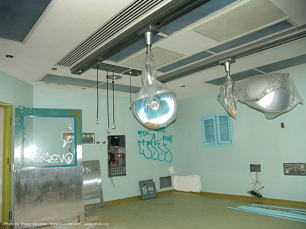 operating-room - lights - green - abandoned hospital (presidio, san francisco) - phsh, abandoned building, decay, graffiti, operating room, presidio hospital, presidio landmark apartments, trespassing, urban exploration, stock photo
