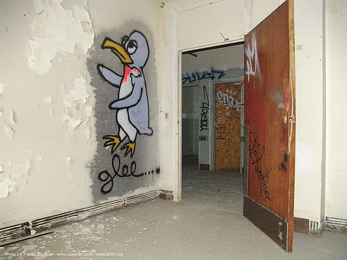 graffiti-glee - abandoned hospital (presidio, san francisco) - phsh, abandoned building, decay, presidio hospital, presidio landmark apartments, trespassing, urban exploration, stock photo