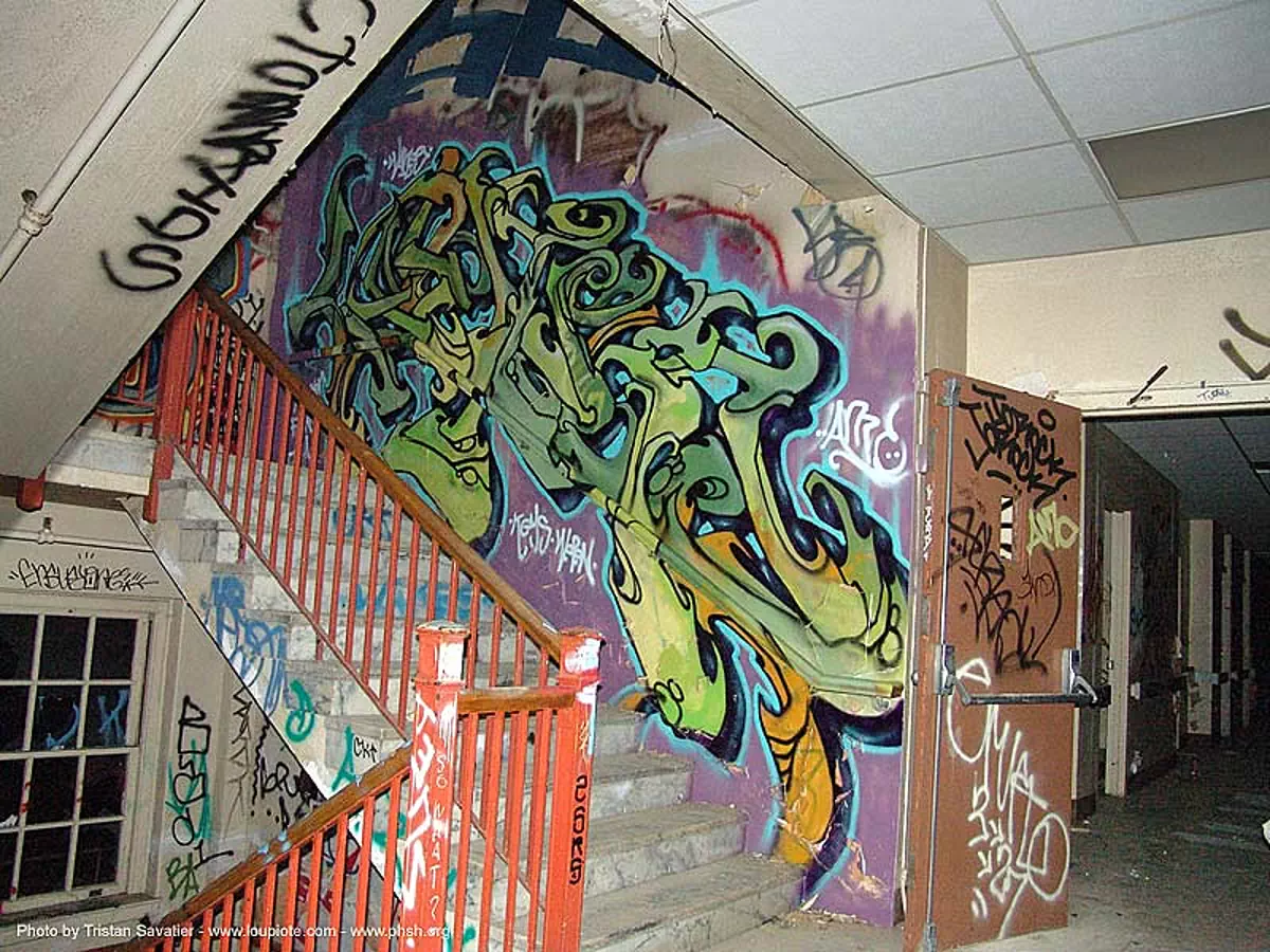 graffiti - stairway - abandoned hospital (presidio, san francisco) - phsh, abandoned building, decay, presidio hospital, presidio landmark apartments, staiways, trespassing, urban exploration
