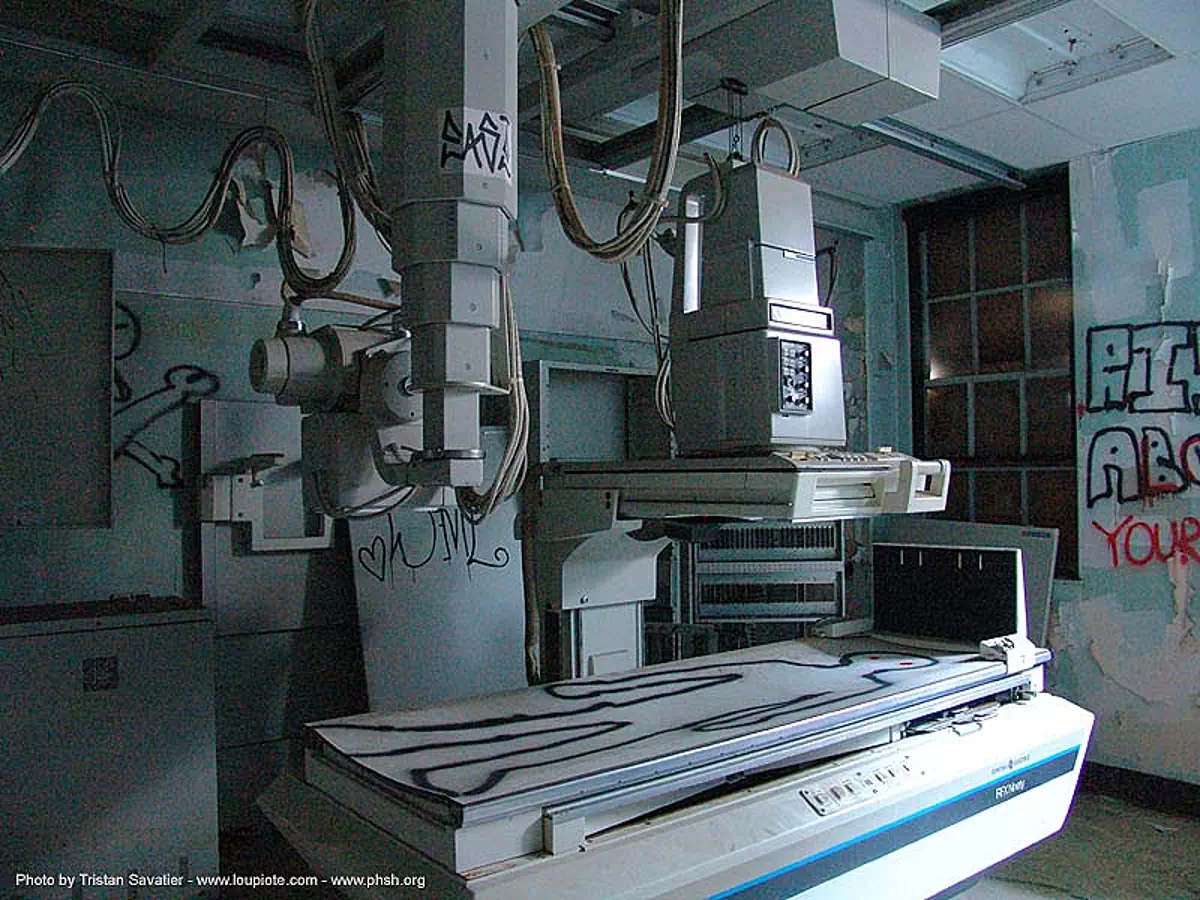 x-ray-machine - abandoned hospital (presidio, san francisco) - phsh, abandoned building, decay, graffiti, presidio hospital, presidio landmark apartments, radiography, trespassing, urban exploration, x-ray machine, stock photo