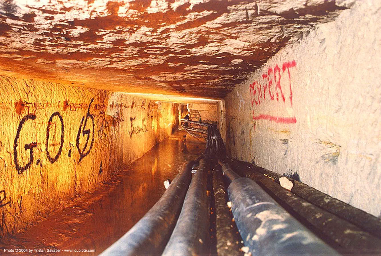 catacombes de paris - catacombs of paris (off-limit area) - G.O. (gestapo des ondes), avenue d'orleans, cave, g.o., long exposure, perspective, trespassing, underground quarry, underground tunnel, vanishing point