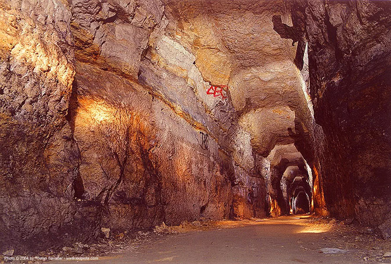 rue de la tombe issoire (aka rue st jacques) - catacombes de paris - catacombs of paris (off-limit area), cave, long exposure, perspective, trespassing, underground quarry, underground tunnel, vanishing point, stock photo