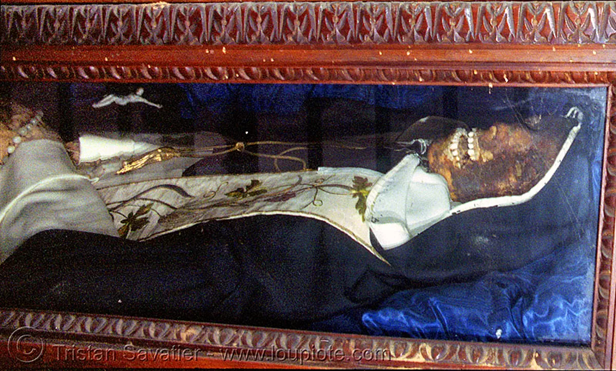 preserved body of a saint (napoli, italy), cadaver, christian relics, corpse, dead, holy relics, human remains, incorrupt, man, mummified, mummy, naples, sacred