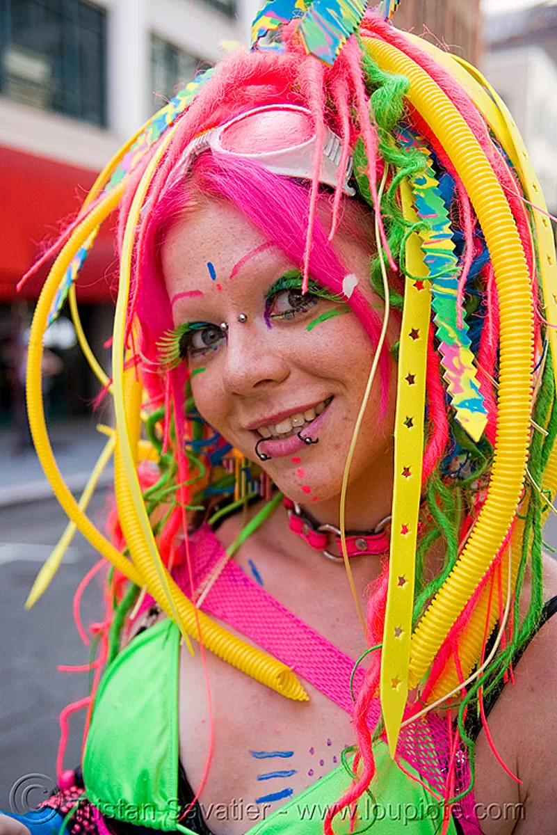 candy kid with neon hair, dreadfalls, fushia, how weird festival, kandi kid, kandi raver, neon color, pink hair, plur, raver outfits, tasha