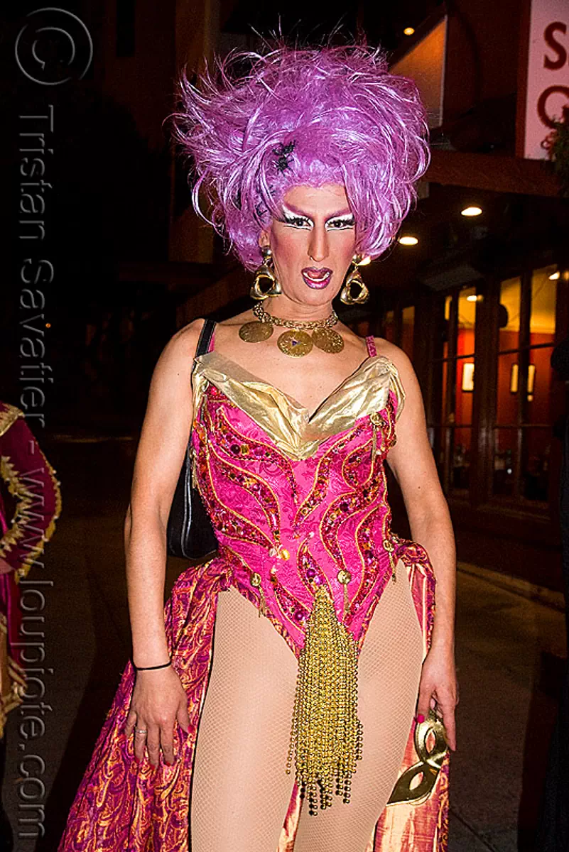 Costume halloween transvestite Tranny sex cam
