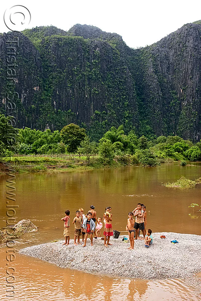 kids bathing in river (laos), boys, children, girls, kong lor, river bath, river bathing