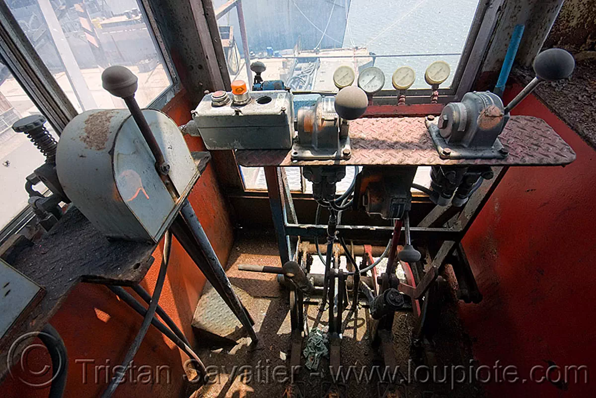 dockside crane control cabin - the whirley crane - richmond kaiser naval shipyard (near san francisco), abandoned, controls, cw 3204, harbor crane, harbour crane, industrial, kaiser shipyard, port crane, portainers, richmond shipyard number 3, rosie the riveter, trespassing, urban exploration