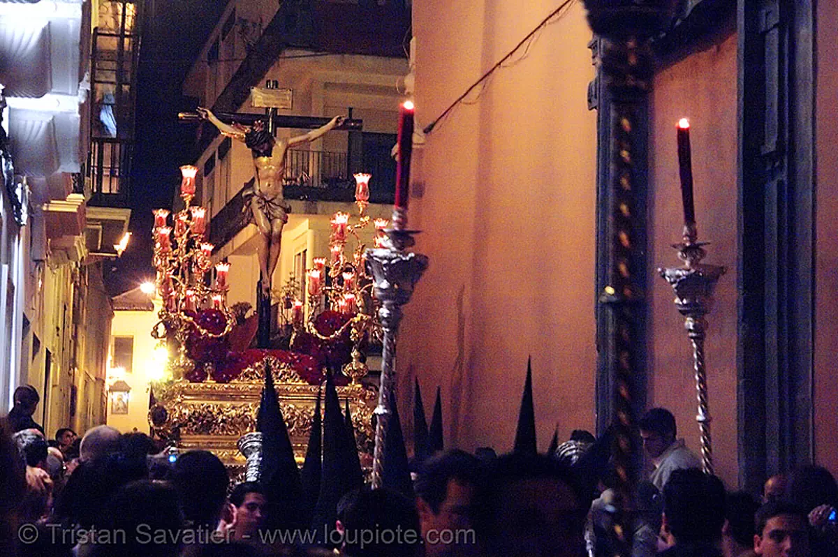 hermandad de san bernardo - semana santa en sevilla, andaluc&iacute;a, candles, capirotes, cofrad&iacute;a, easter, espa&ntilde;a, nazarenos, night, parade, procesi&oacute;n, procession, red, religion, spain