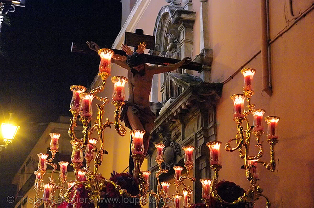 hermandad de san bernardo - semana santa en sevilla, andaluc&iacute;a, candles, capirotes, cofrad&iacute;a, easter, espa&ntilde;a, nazarenos, night, parade, procesi&oacute;n, procession, red, religion, spain