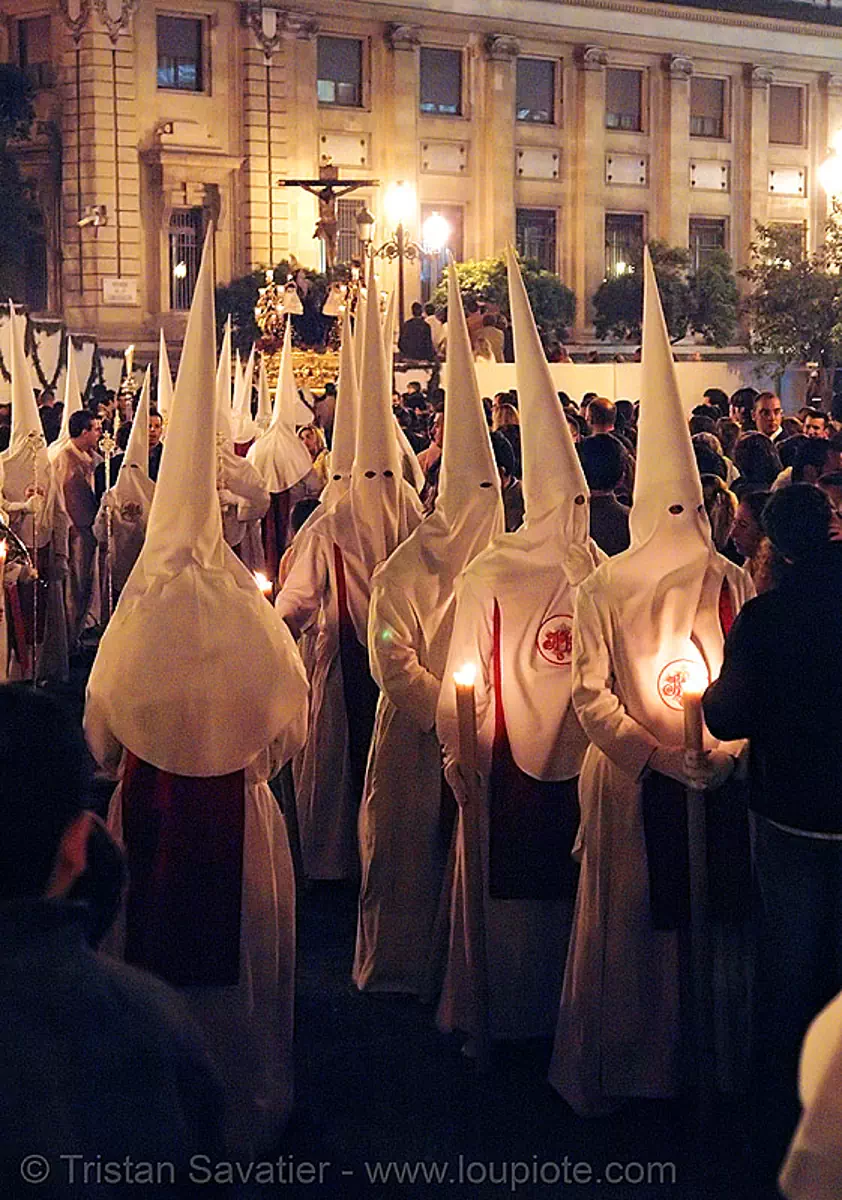 hermandad de las siete palabras - semana santa en sevilla, andaluc&iacute;a, candles, capirotes, cofrad&iacute;a, easter, espa&ntilde;a, nazarenos, night, parade, procesi&oacute;n, procession, religion, spain