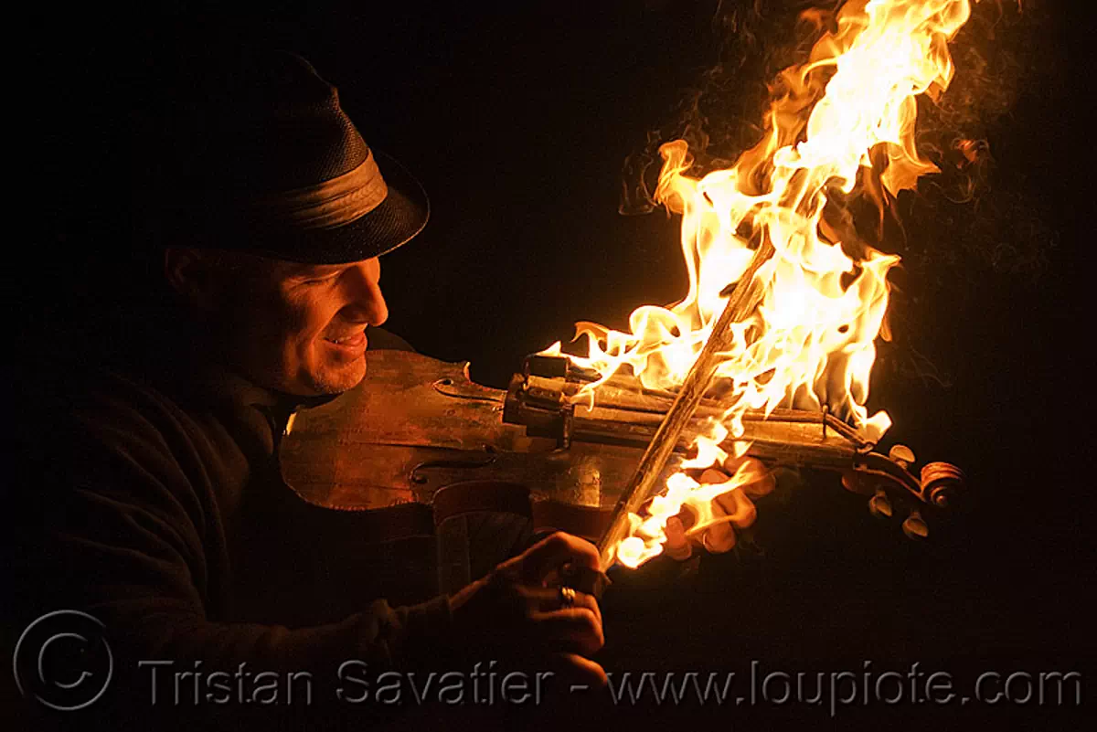 playing fire violin
