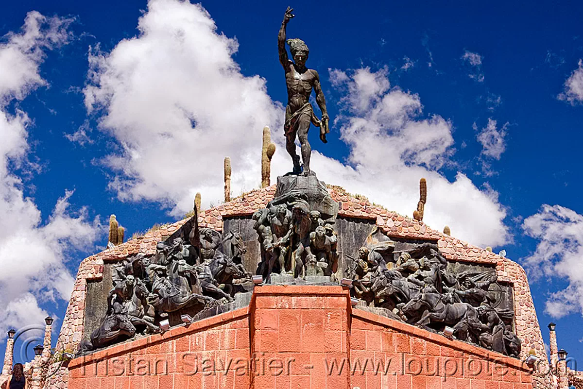 monumento a los H&egrave;roes de la independencia - humahuaca (argentina), bronze, monument to independence, monumento a la idependencia, monumento a los h&egrave;roes de la independencia, noroeste argentino, quebrada de humahuaca, sculptures, statues, the heroes monument of independence, stock photo