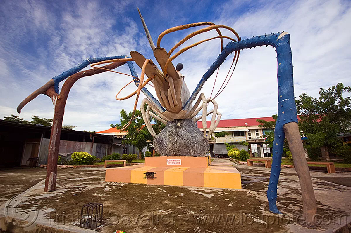 jumbo shrimp monument, art, beluran, claws, giant prawn, giant shrimp, jumbo prawn, landmark, langouste, lobster mutiara, rock lobster, sculpture, spiny lobster, stock photo