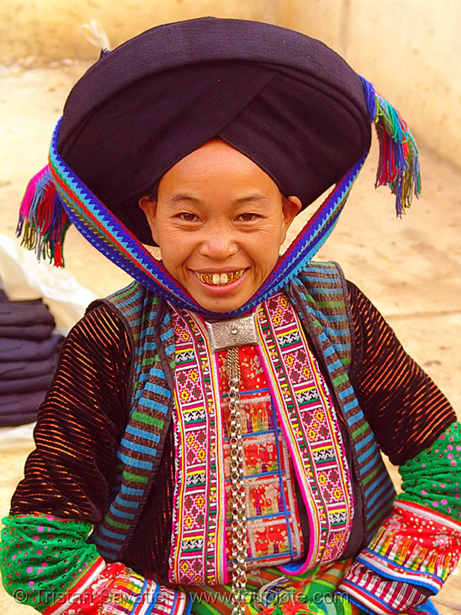 mien yao/dao tribe woman with impressive headwear - vietnam, asian woman, dzao tribe, gold teeth, happy smile, hat, hill tribes, market, mien dao tribe, mien yao tribe, m&egrave;o vạc, zao tribe
