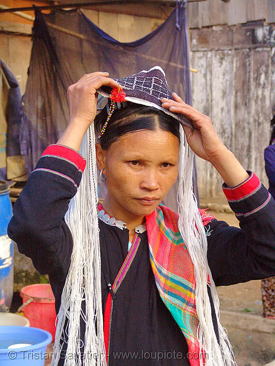 "kim mun lantien sha" dao/yao tribe woman setting-up her celestial crown headdress - vietnam, asian woman, bảo lạc, dao tribe, dzao tribe, headwear, hill tribes, zao tribe, stock photo