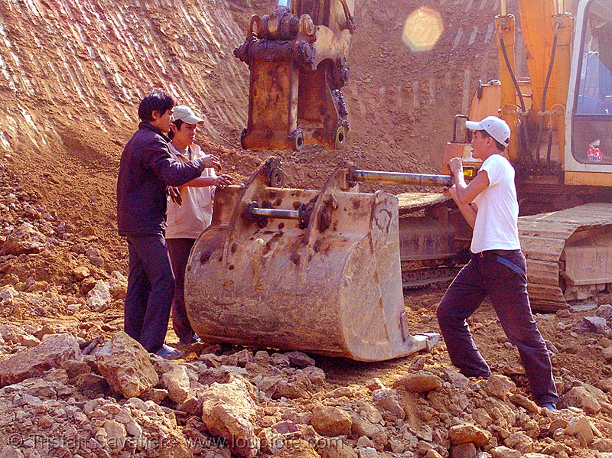 workers attaching excavator bucket, bucket attachment, cao bang, cao bằng, earth, groundworks, heavy equipment, hydraulic, liebherr 912 litronic excavator, liebherr excavator, machinery, road construction, roadworks