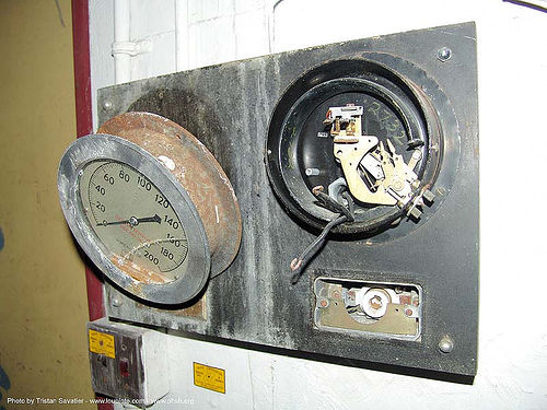 pressure gauge - abandoned hospital (presidio, san francisco) - phsh