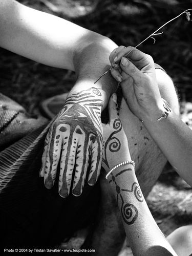 bodyart mehndi henna tattoo rainbow gathering hippie body art