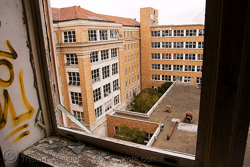 building exterior - abandoned hospital (presidio, san francisco) - PHSH