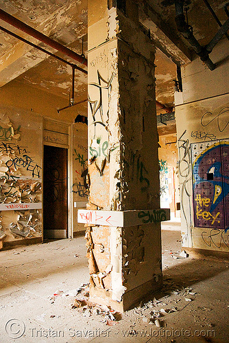 pillar - abandoned hospital (presidio, san francisco) - PHSH