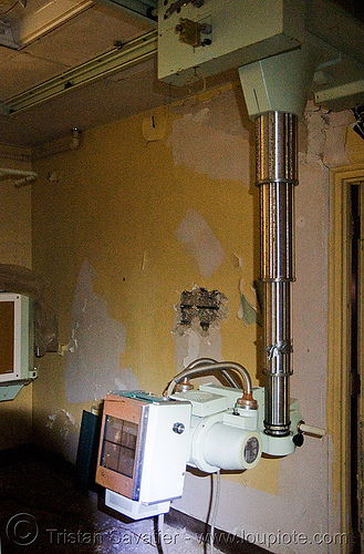 x-ray machine - abandoned hospital (presidio, san francisco) - PHSH