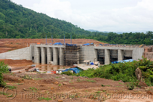 nam theun 2 hydroelectric project (laos) - regulation dam on downstream canal