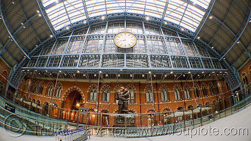 st pancras eurostar train station (london)