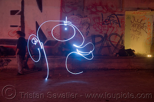 light graffiti - drawing - painting - underground rave party in abandoned train tunnel - saoulaterre - FC crew - frotte connard - F7 - cavage records - universit&eacute; paris X nanterre