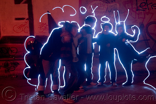 light graffiti - drawing - painting - underground rave party in abandoned train tunnel - saoulaterre - FC crew - frotte connard - F7 - cavage records - université paris X nanterre