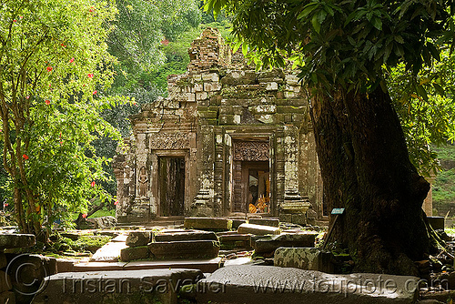 sanctuary (main shrine) - wat phu champasak (laos)