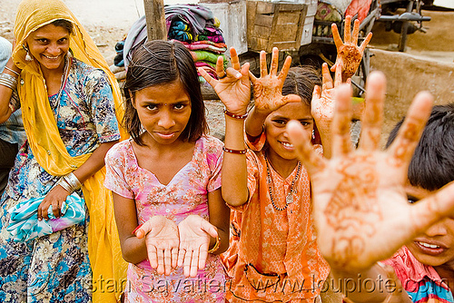 gaduliya lohars kids with mehndi - henna temporary tattoo - nomadic tribe 