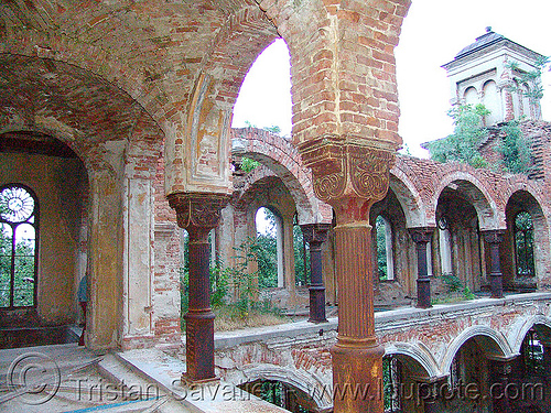 abandoned synagogue - видин - vidin - columns - arches - vaults (bulgaria), arches, brick, ruins, synagogue, trespassing, vaults, vdin, vidin, видин
