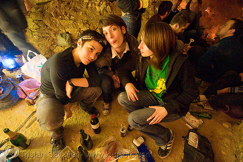 alyssa, gaëlle and coraline - catacombes de paris - catacombs of paris (off-limit area), candles, cataphile, cave, clandestines, girls, illegal, new year's eve, underground quarry, women