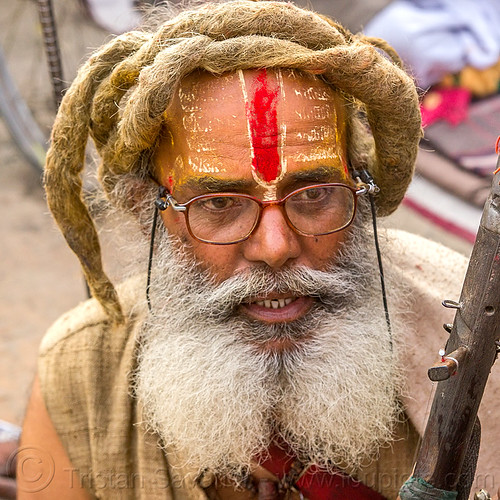baba with white split beard, dreadlocks and red tilaka (nepal), baba, dreadlocks, eyeglasses, eyewear, hindu man, hinduism, kathmandu, maha shivaratri, pashupatinath, ramanandi tilak, sadhu, spectacles, tilaka, white beard