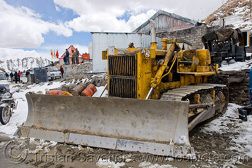 beml bd80 bulldozer - khardungla pass - ladakh (india), at work, bd80, beml, bulldozer, khardung la pass, ladakh, mountain pass, road, snow, working