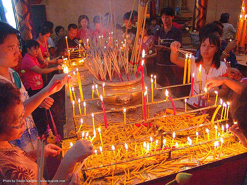 สุโขทัย - candle offerings in temple - sukhothai - thailand, candles, chinese, offerings, sukhothai, temple, wat, สุโขทัย