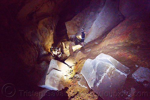 cavers scrambling around big blocks - clearwater cave - mulu (borneo), blocks, borneo, cavers, caving, clearwater cave system, clearwater connection, gunung mulu national park, knotted rope, malaysia, natural cave, spelunkers, spelunking