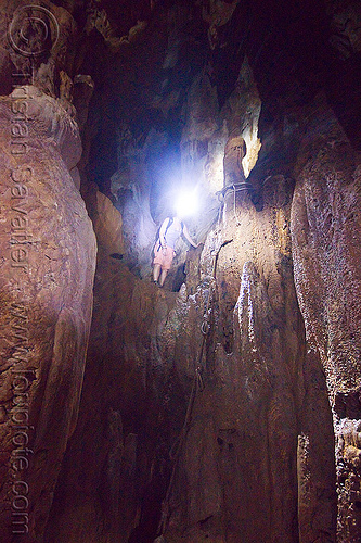 caving in mulu - racer cave (borneo), borneo, cavers, caving, gunung mulu national park, knotted rope, malaysia, natural cave, racer cave, spelunkers, spelunking