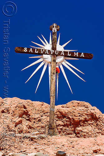 christian cross monument - salva tu alma - save your soul (argentina), 1931, argentina, blue sky, cafayate, calchaquí valley, cross, monument, noroeste argentino, salva tu alma, valles calchaquíes, wooden