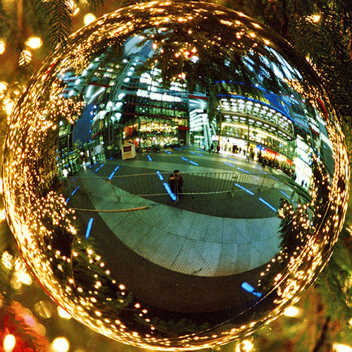 christmas bauble with reflections, berlin, christbaumkugel, christmas ball, christmas bauble, christmas decoration, christmas ornament, potsdamer platz, weihnachten