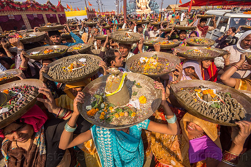clay shiva linga's hindu offerings in trays - procession - ceremony - kumbh mela (india), carrying on the head, clay, crowd, hindu ceremony, hindu pilgrimage, hinduism, kumbh mela, lingams, offerings, shiva linga, shiva lingam, shivling, trays, walking
