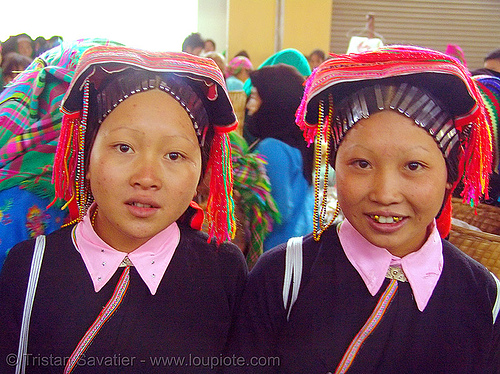dao tribe sisters - vietnam, asian woman, dzao tribe, gold teeth, headdress, hill tribes, indigenous, mèo vạc, yao tribe