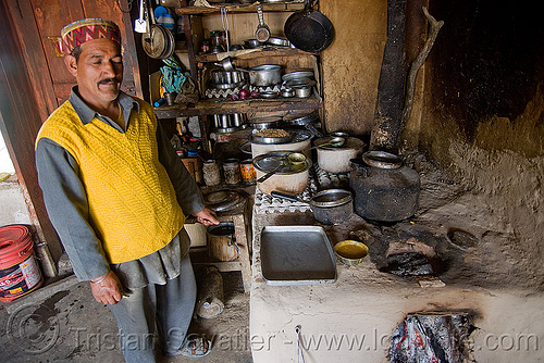dhaba owner and stove - jalori pass (india), dhaba, jalori pass, jalorila, stove