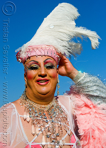 drag queen - vivian - folsom street fair 2008 (san francisco), drag queen, feather hat, feathers, makeup, man, vivian